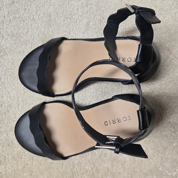 Torrid Black Faux Leather Strappy Heels Size 7.5 Wide - Picture 2 of 4